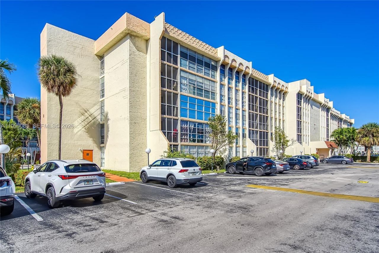 701 Three Islands Blvd, Unit 316, Hallandale Beach, FL 33009 Photo