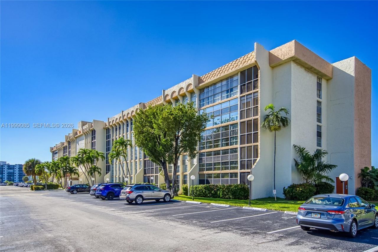 701 Three Islands Blvd, Unit 316, Hallandale Beach, FL 33009 Photo