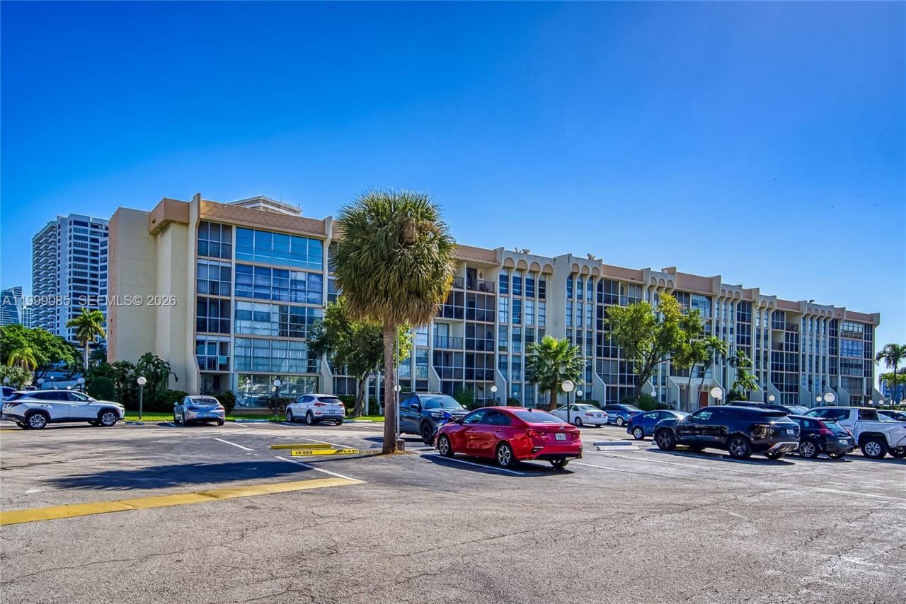701 Three Islands Blvd, Unit 316, Hallandale Beach, FL 33009 Photo