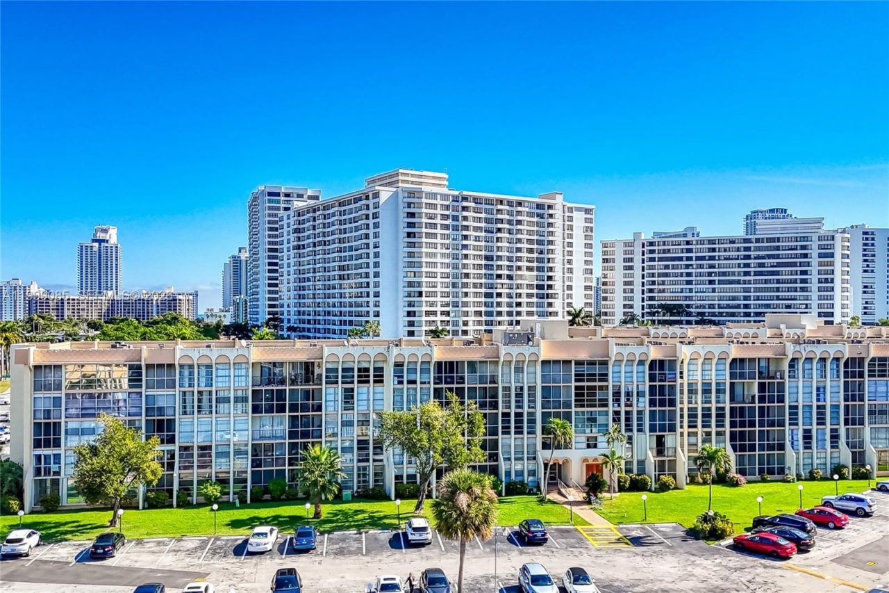 701 Three Islands Blvd, Unit 316, Hallandale Beach, FL 33009 Photo