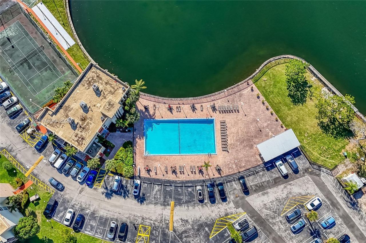 701 Three Islands Blvd, Unit 316, Hallandale Beach, FL 33009 Photo