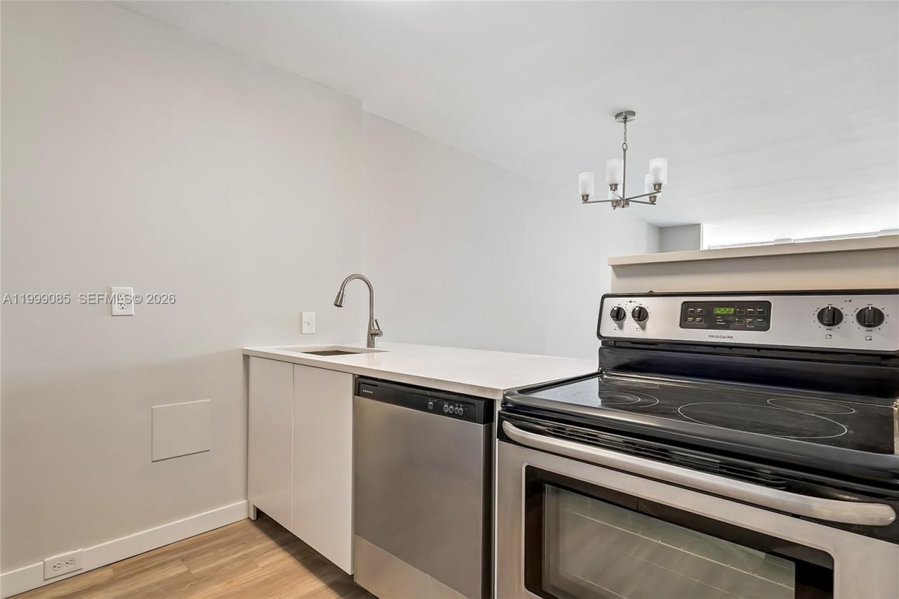 701 Three Islands Blvd, Unit 316, Hallandale Beach, FL 33009 Photo