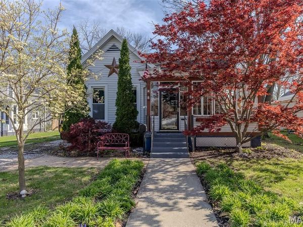 415 E Main Street , Carlinville, IL 62626