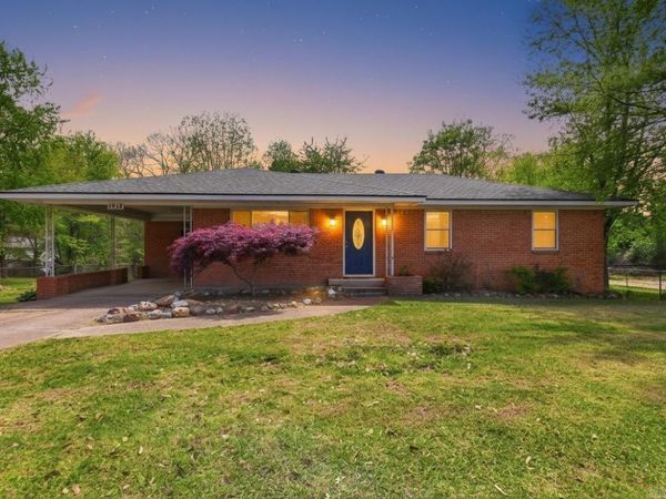 1213 N Shady Ln, Bauxite, AR 72015