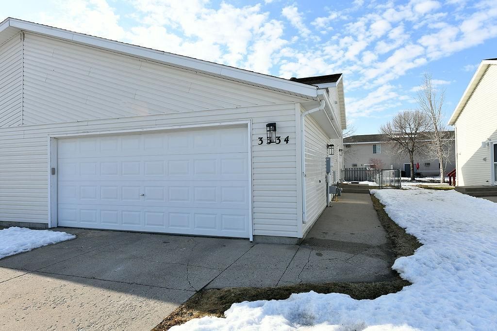 3334 30th Avenue S, Fargo, ND 58103 Main Photo