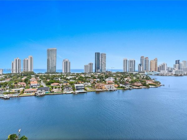 19101 NE 36th Ct , Unit 1811, Aventura, FL 33180