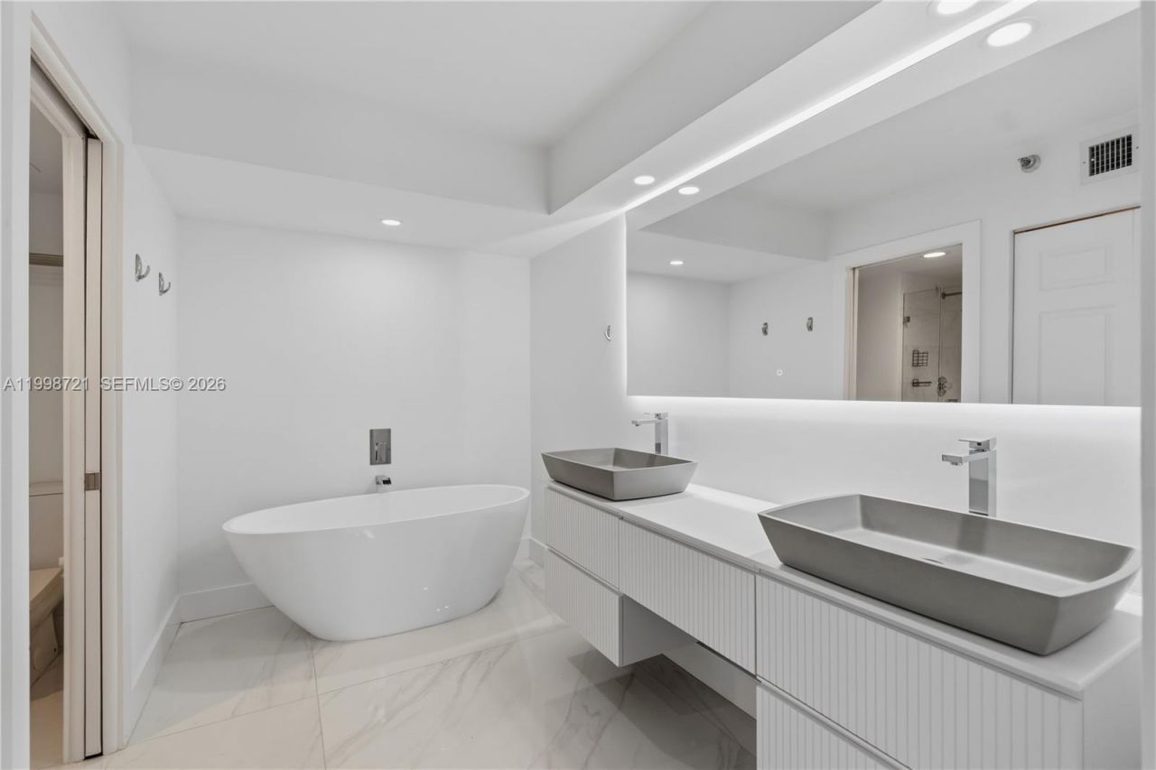 19101 NE 36th Ct, Unit 1811, Aventura, FL 33180 Photo