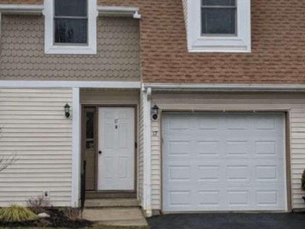 17 Heritage Ln, Hamburg, NJ 07419