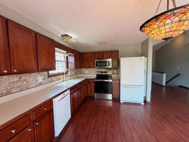 3373 Brook Spring Drive, Grove City, OH 43123 Photo 2