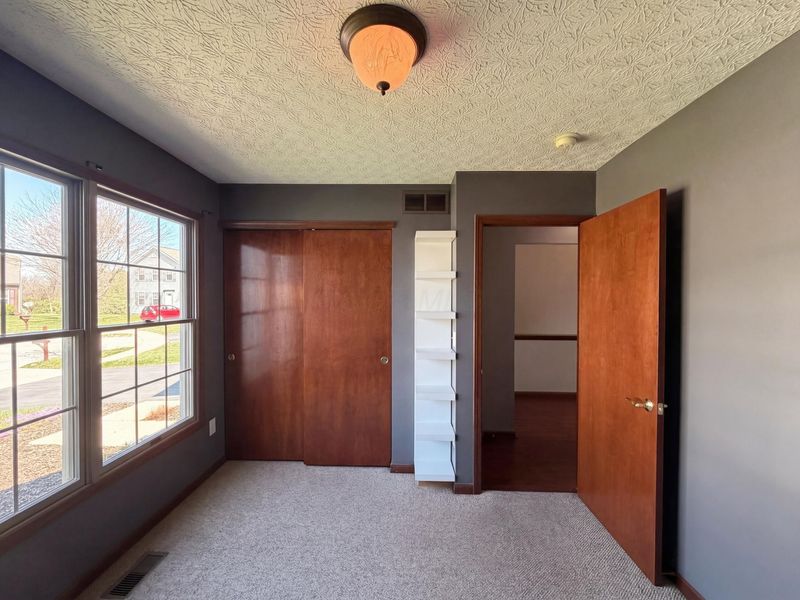 3373 Brook Spring Drive, Grove City, OH 43123 Photo 4