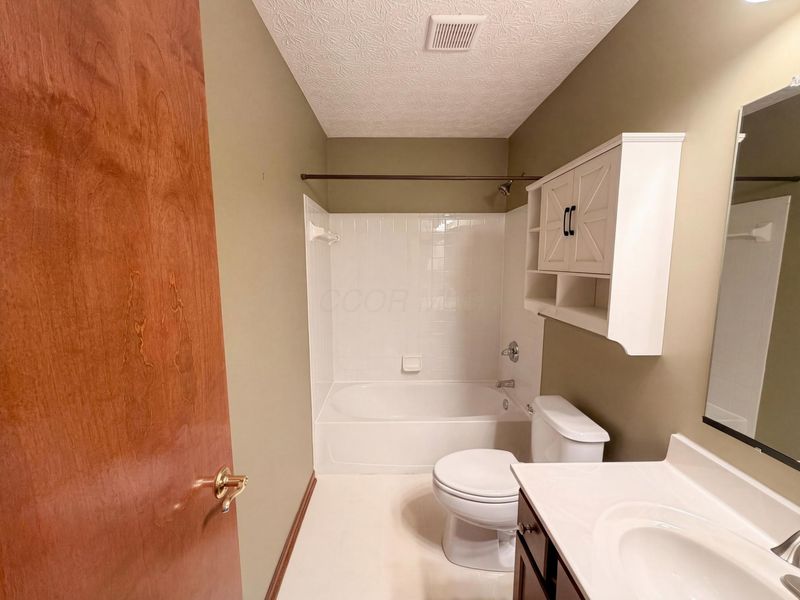 3373 Brook Spring Drive, Grove City, OH 43123 Photo 6