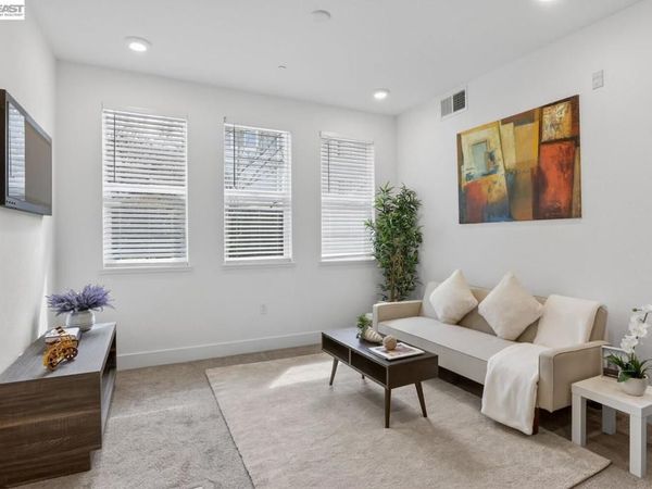 411 Rhythm Ln, Hayward, CA 94544