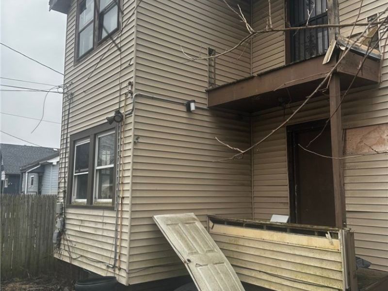 11709 Lenacrave Avenue, Cleveland, OH 44105 Photo 2