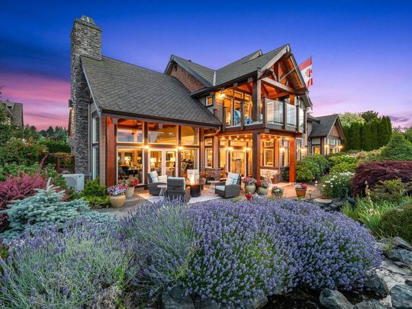 3943-3941 Marine Dr, Royston, BC V0R 2V0