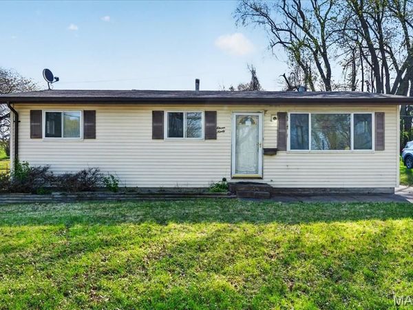 1190 Carmona Drive , Florissant, MO 63033