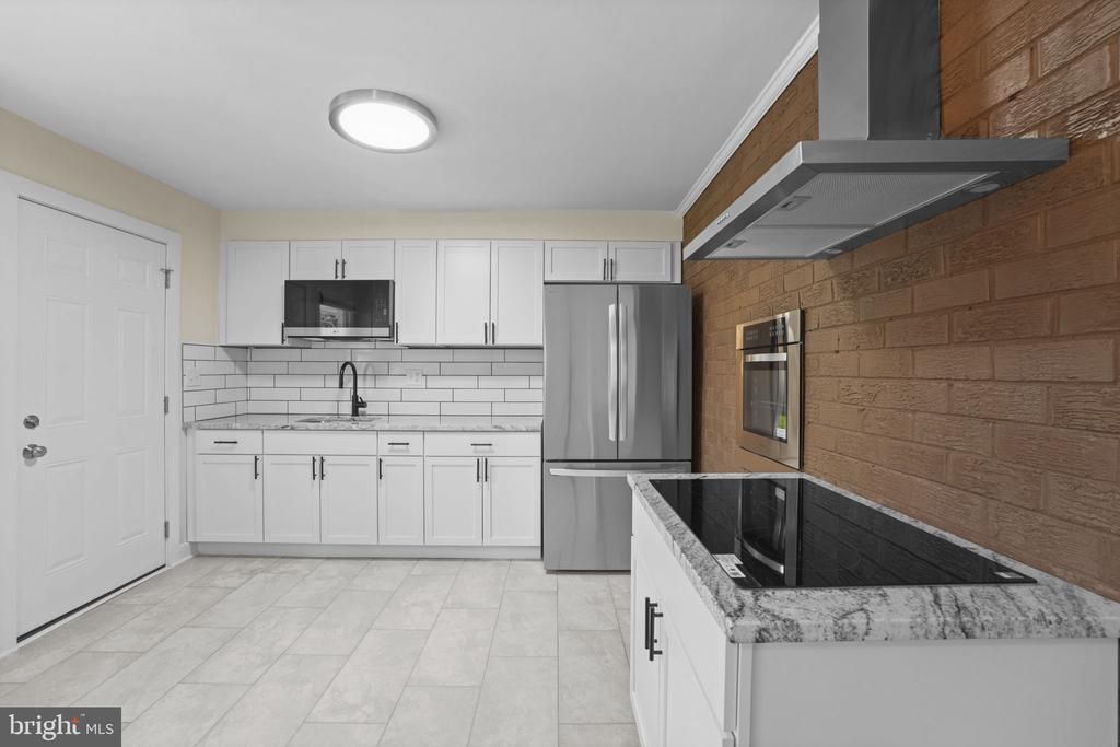 8405 RAVENSWOOD, NEW CARROLLTON, MD 20784