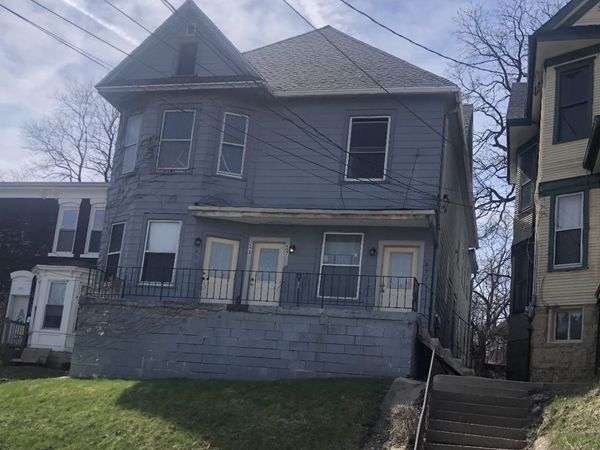 697 Caledonia Place, Dubuque, IA 52001