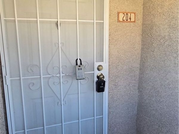 6500 W LAKE MEAD BL Boulevard, Unit 204, Las Vegas, NV 89108