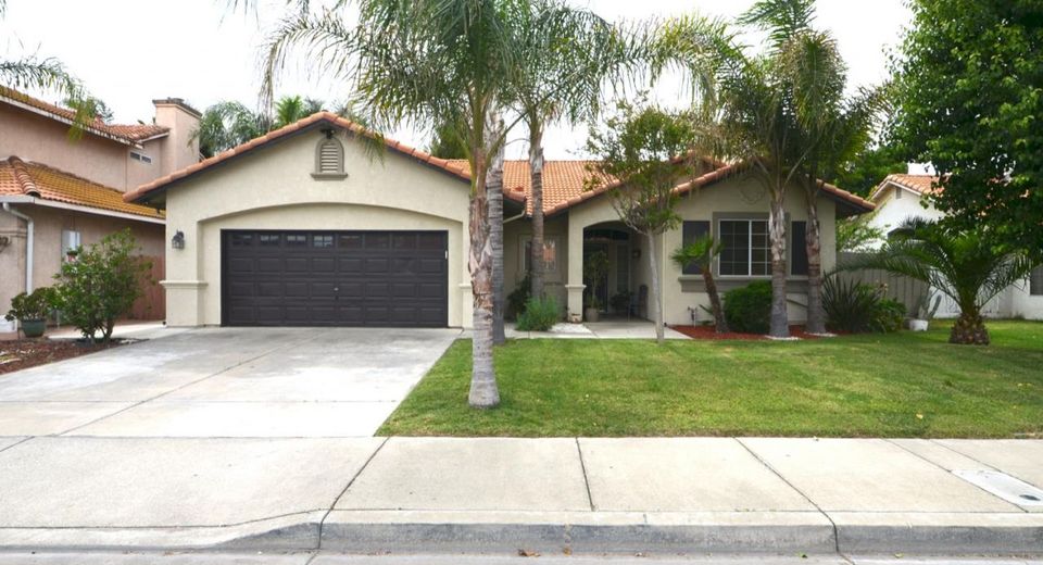 225 Stonewood Dr, Los Banos, CA 93635 Photo