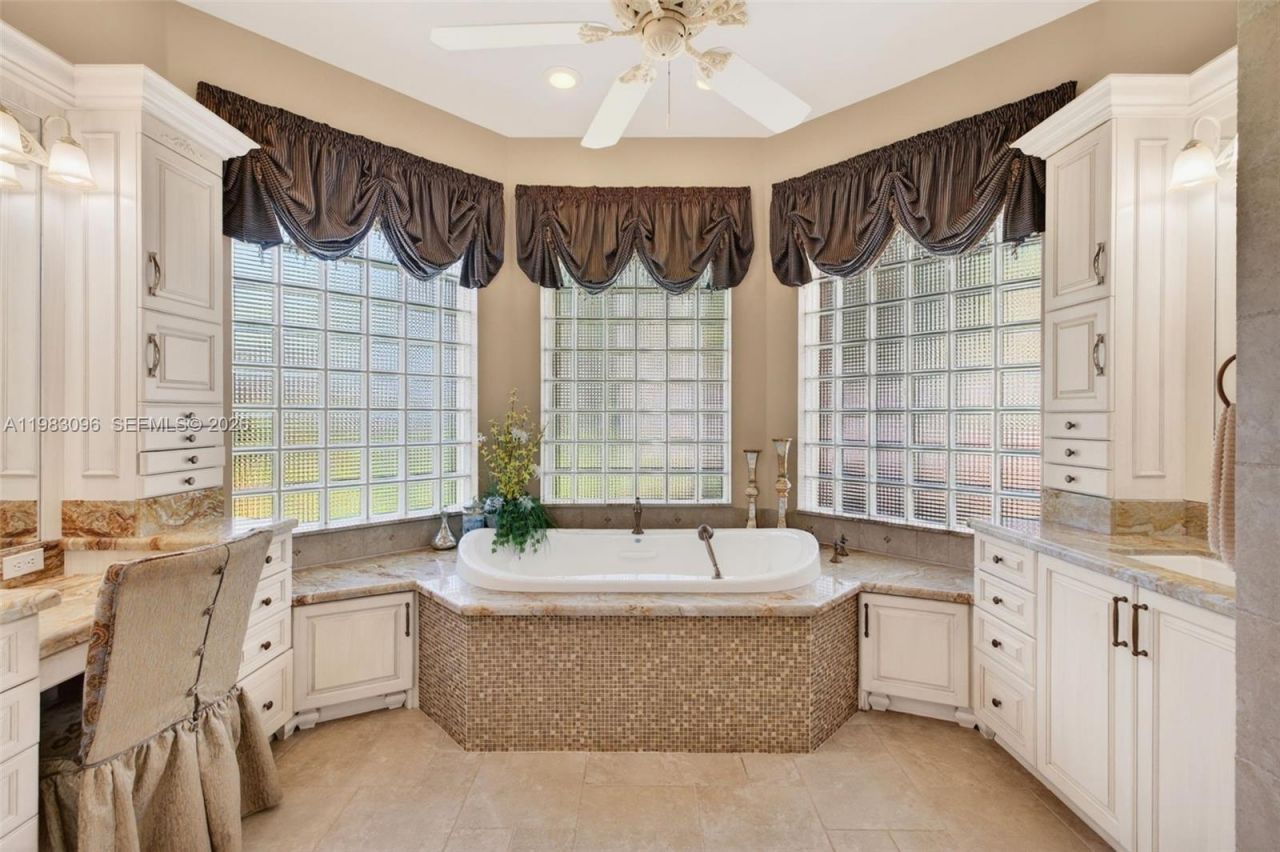 1083 SW 156th Ter, Pembroke Pines, FL 33027 Photo