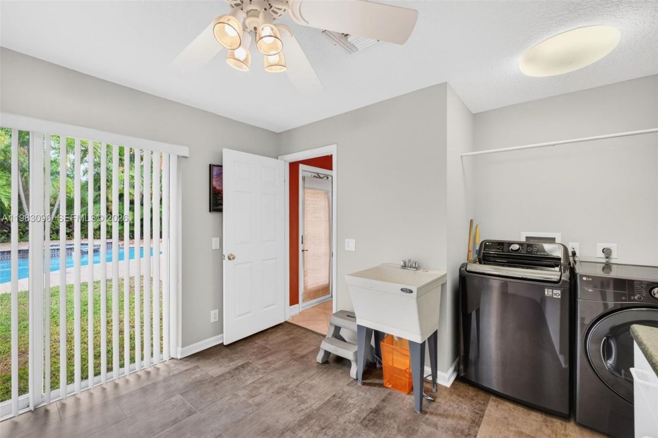 1083 SW 156th Ter, Pembroke Pines, FL 33027 Photo