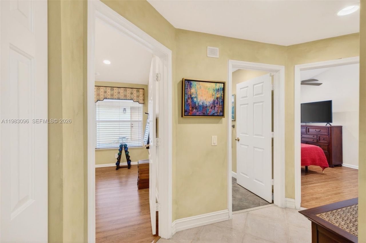 1083 SW 156th Ter, Pembroke Pines, FL 33027 Photo