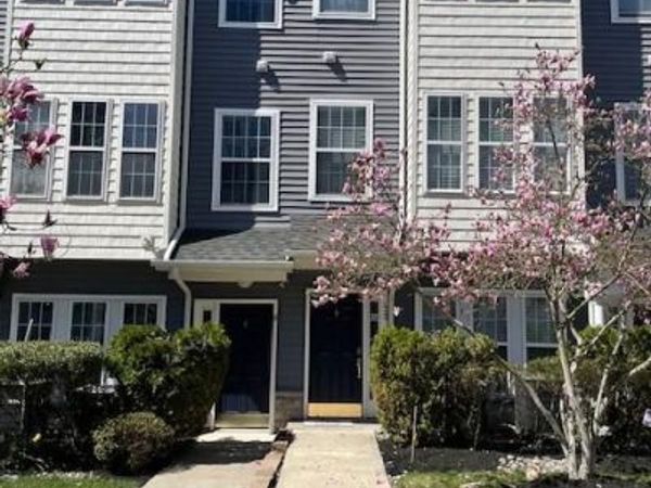 8 SWAN CT, DELRAN, NJ 08075