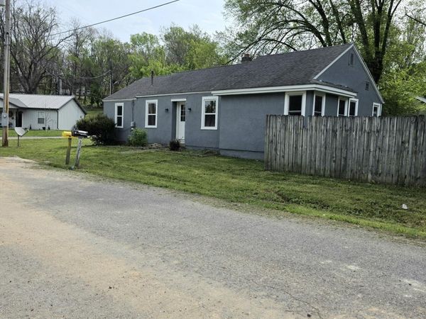 202 N Ash Ave, Mansfield, MO 65704