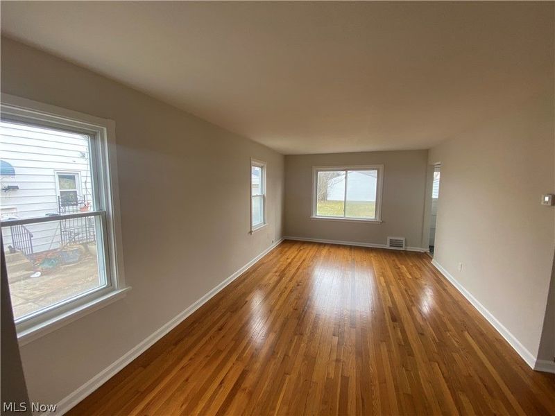 805 E 254th Street, Euclid, OH 44132 Photo 3