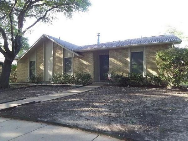 11015 Wallbrook Drive, Dallas, TX 75238