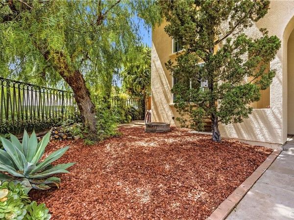 8501 Browns Creek, Canoga Park, CA 91304