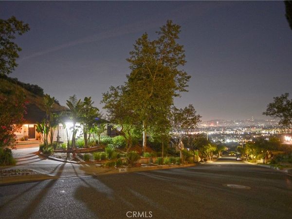 924 Irving Drive, Burbank, CA 91504