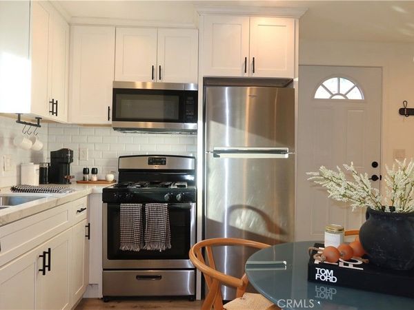 6602 De Celis Pl, Van Nuys, CA 91406