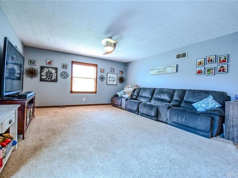 790 Chaucer Lane, Tipp City, OH 45371 Photo 11