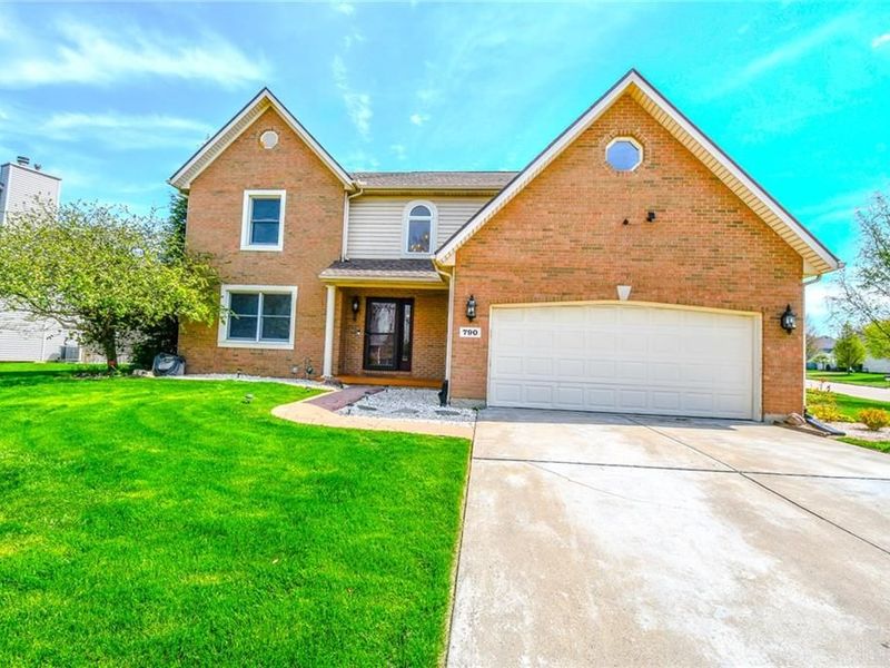 790 Chaucer Lane, Tipp City, OH 45371 Photo 2