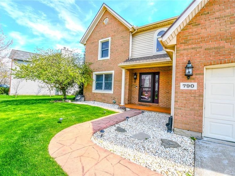 790 Chaucer Lane, Tipp City, OH 45371 Photo 4