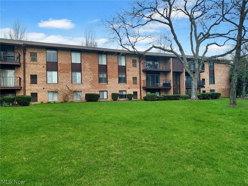 16395 Heather Lane, Unit 303, Middleburg Heights, OH 44130 Photo 1