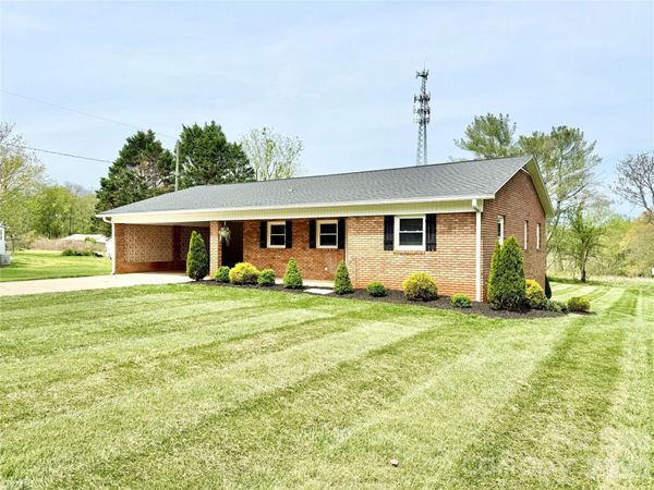 261 N Thomas Lane , Stony Point, NC 28678