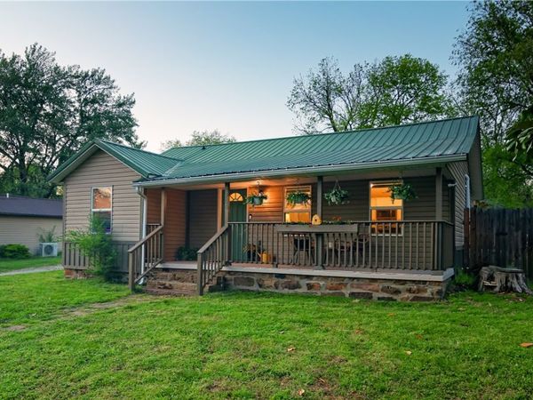 206 W Parks Street , Prairie Grove, AR 72753