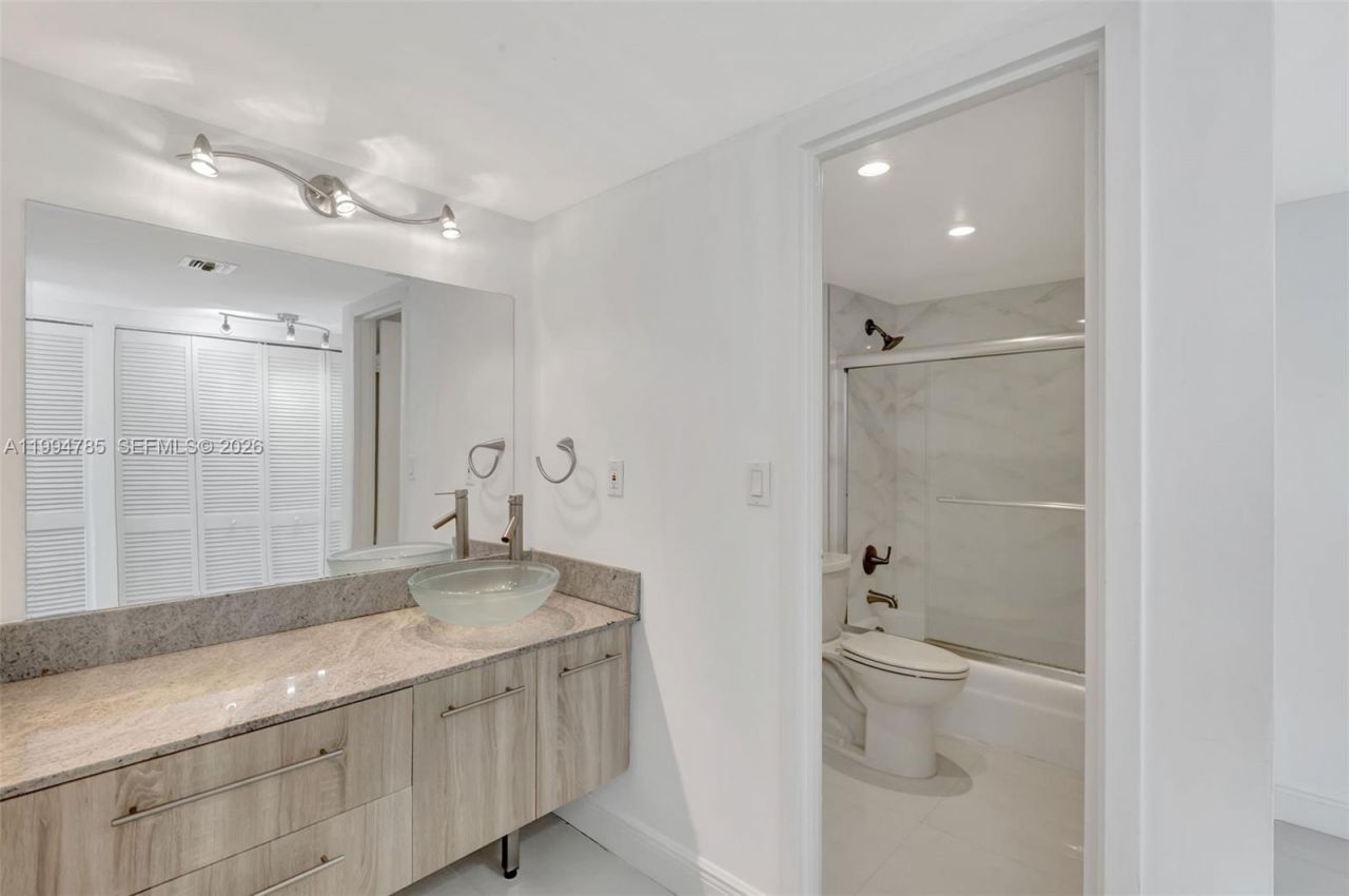 2333 Brickell Ave, Unit 305, Miami, FL 33129 Photo