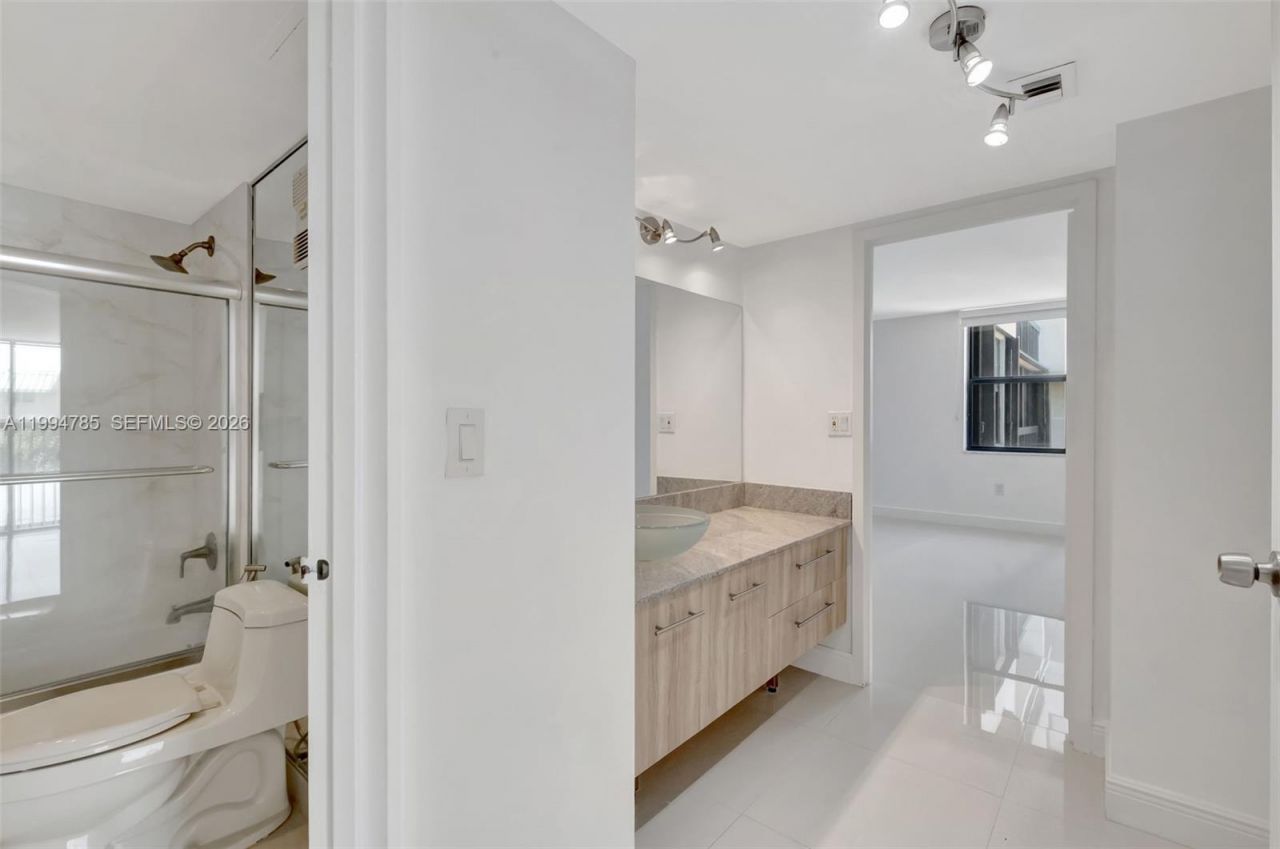 2333 Brickell Ave, Unit 305, Miami, FL 33129 Photo