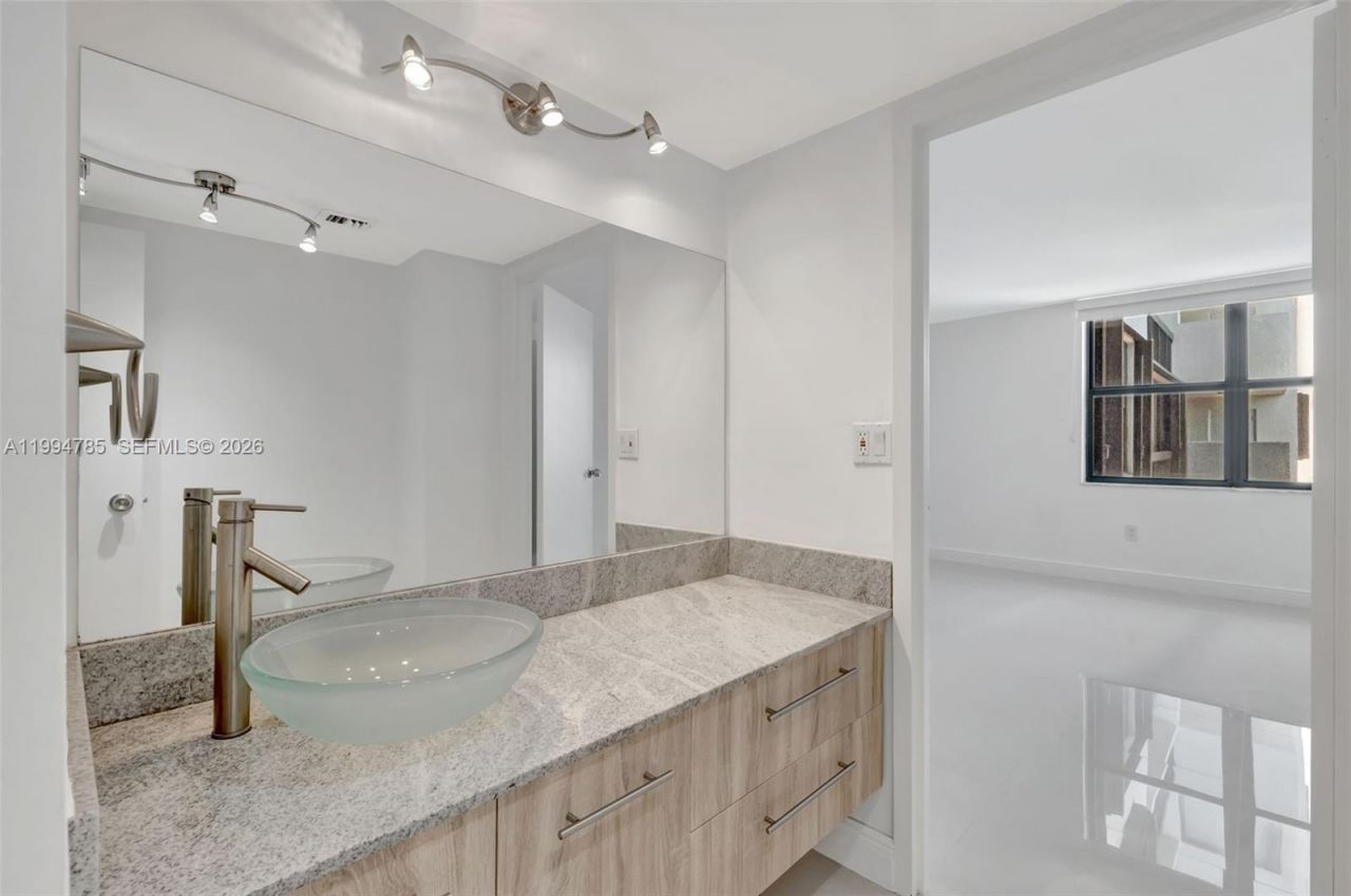 2333 Brickell Ave, Unit 305, Miami, FL 33129 Photo