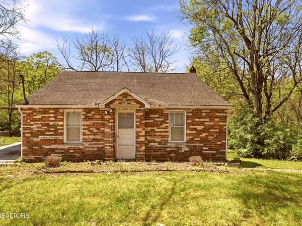 1913 Woods Creek Rd, Knoxville, TN 37924