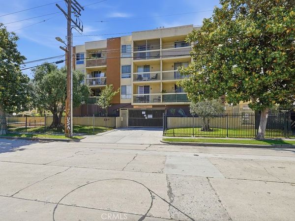 5143 Bakman, Unit 104, North Hollywood, CA 91601