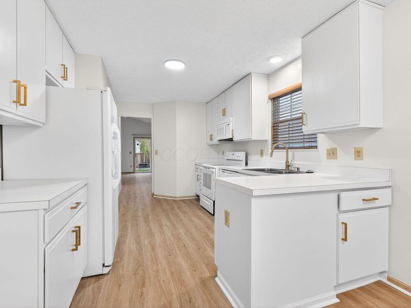 2064 Waymont Road, Columbus, OH 43229 Photo 11