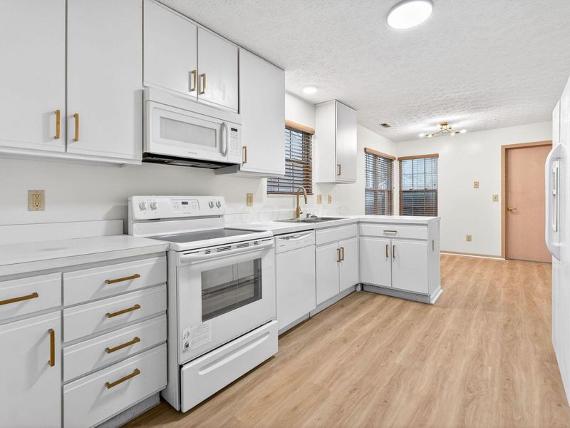 2064 Waymont Road, Columbus, OH 43229 Photo 14