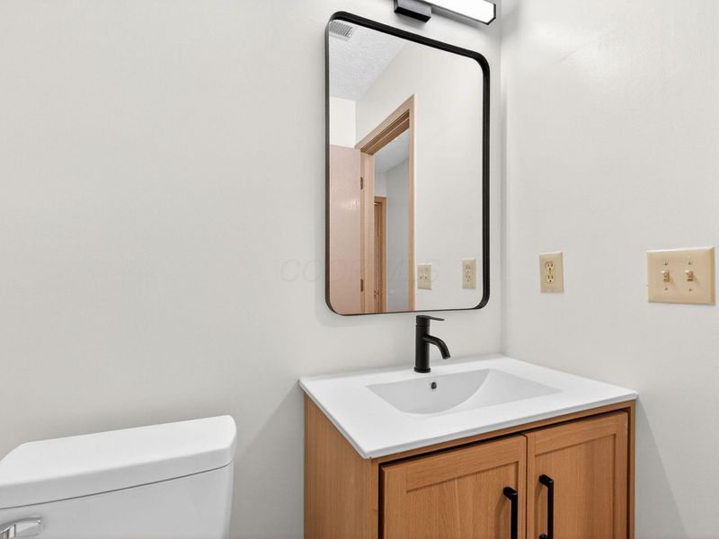 2064 Waymont Road, Columbus, OH 43229 Photo 18