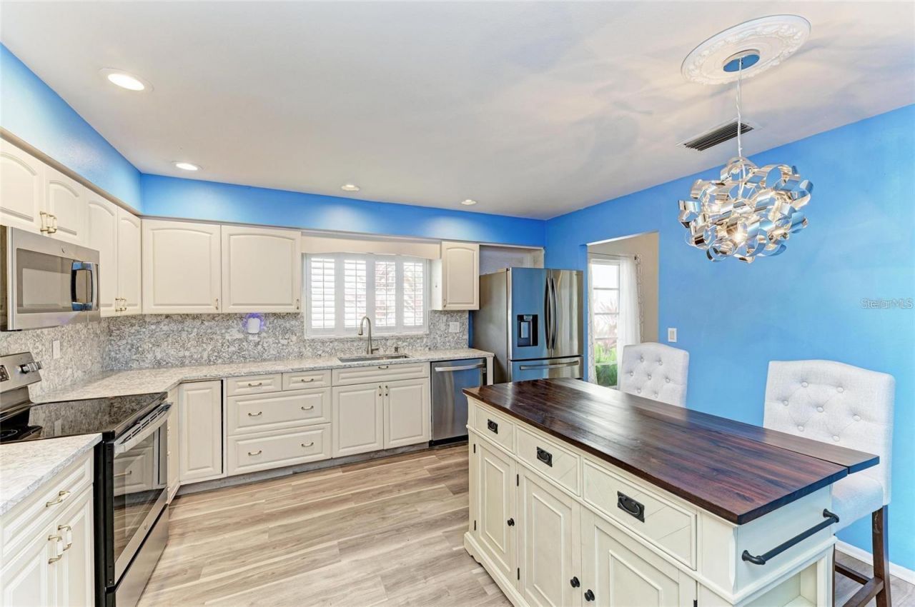 7287 Eleanor Circle, Unit 15, Sarasota, FL 34243 Photo
