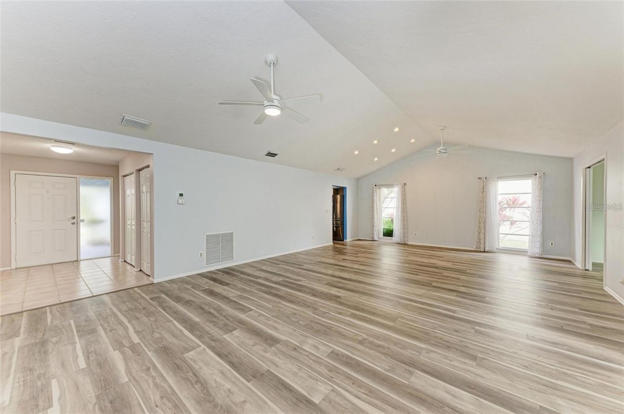 7287 Eleanor Circle, Unit 15, Sarasota, FL 34243 Photo