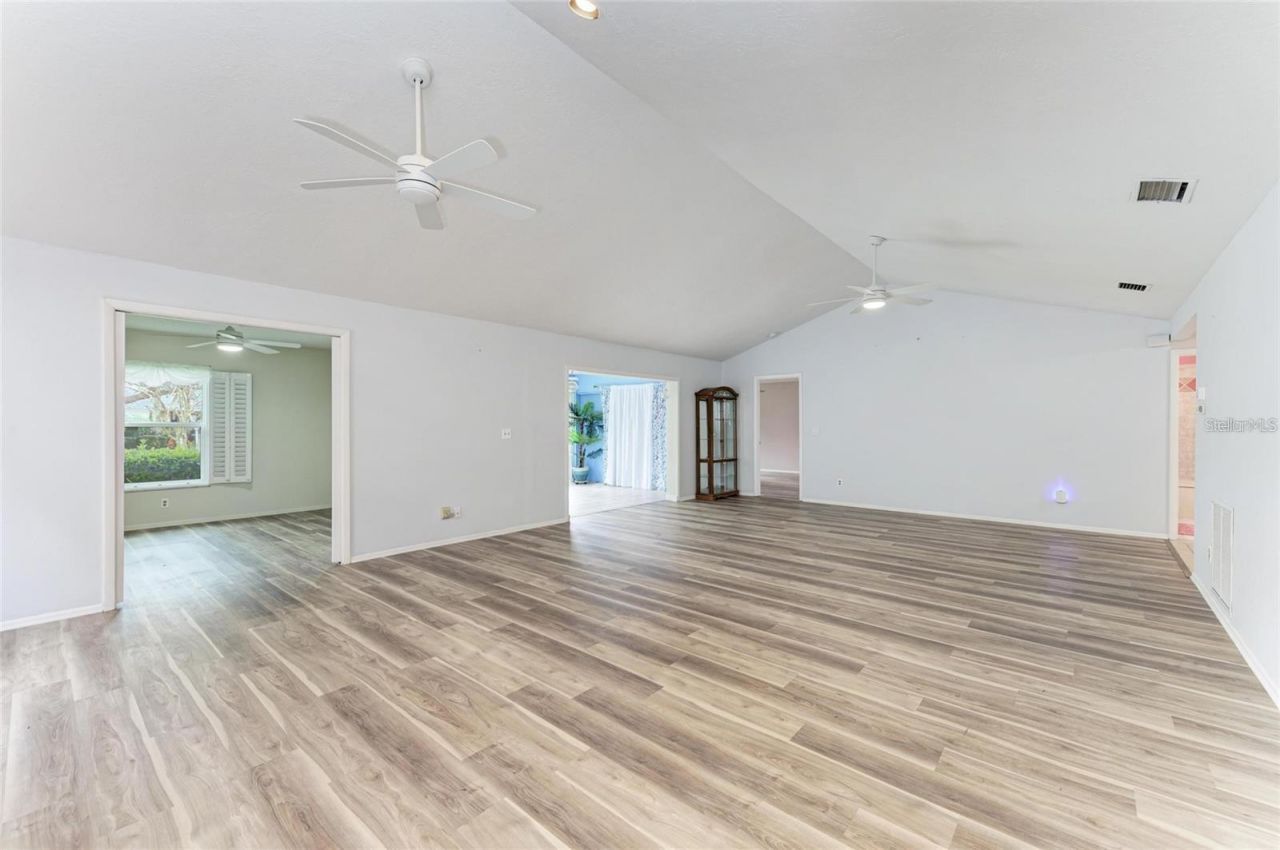 7287 Eleanor Circle, Unit 15, Sarasota, FL 34243 Photo